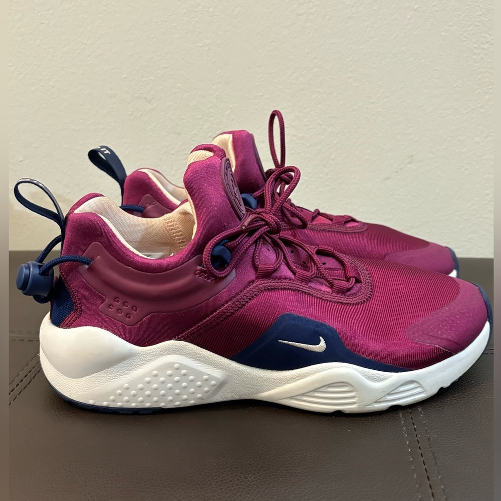 Nike Womens Air Huarache City Move Sneakers Berry/Navy Size 7